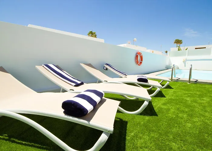 El Golfo - By Az Puerto del Carmen (Lanzarote)