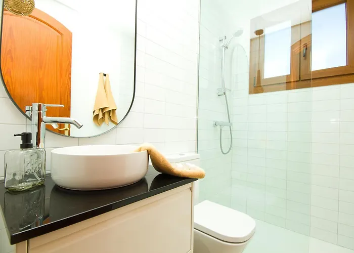 El Golfo - By Az Puerto del Carmen (Lanzarote)